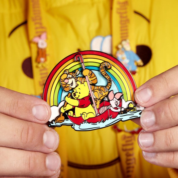 PIN'S Collector Winnie and his friends slide on a rainy day Limited edition - Disney
