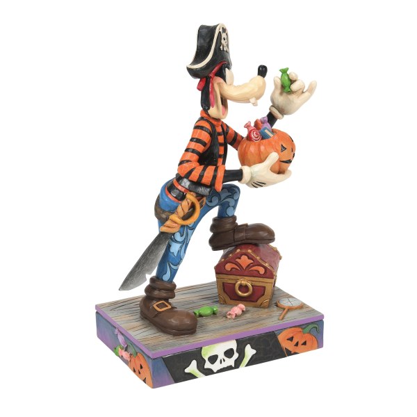Goofy in a pirate costume - Disney Traditions