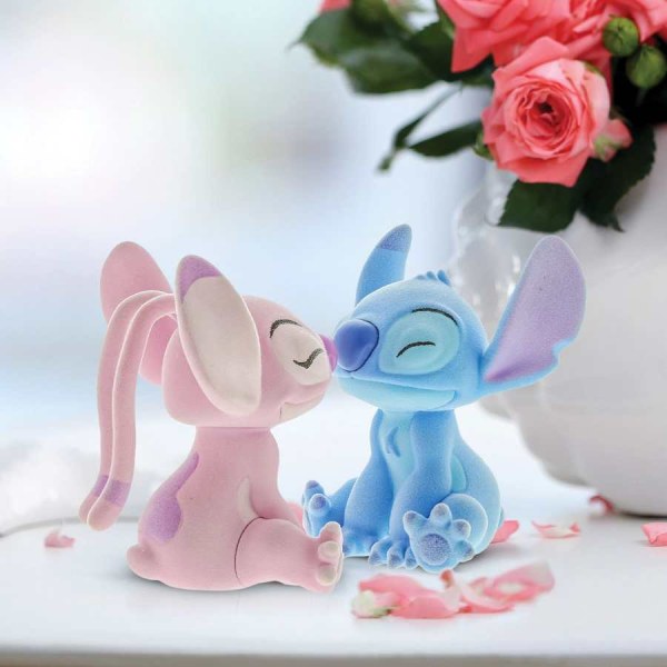 Stitch and Angel Flocks kiss - DISNEY GRAND JESTER