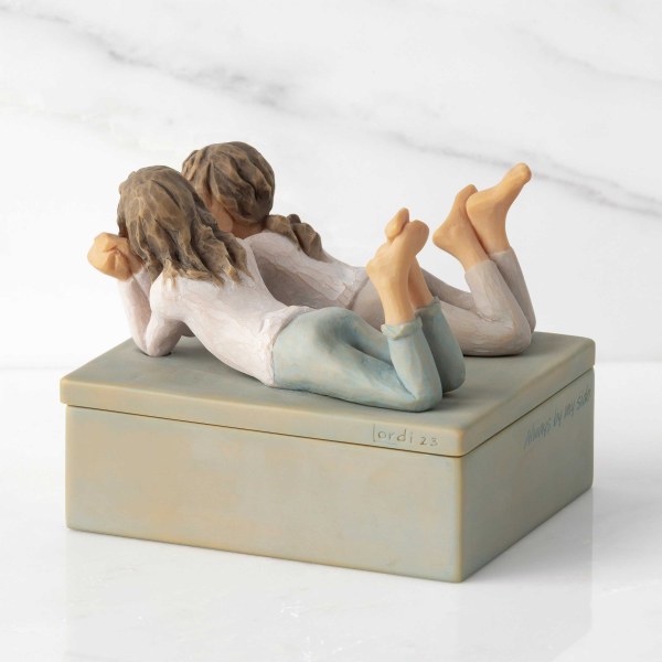 FOREVER FRIENDS KEEPSAKE BOX - WILLOW TREE