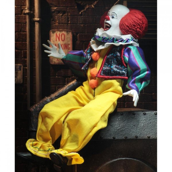 IT - CLOTHED ACTION FIGURE - PENNYWISE (1990)