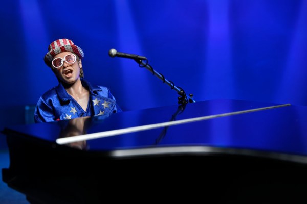 Elton John Figure Clothed Live in '76 Deluxe Set 20 cm