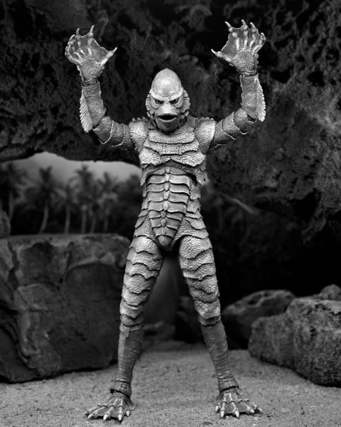 Universal Monsters Figure Ultimate Creature from the Black Lagoon (B&W) 18 cm