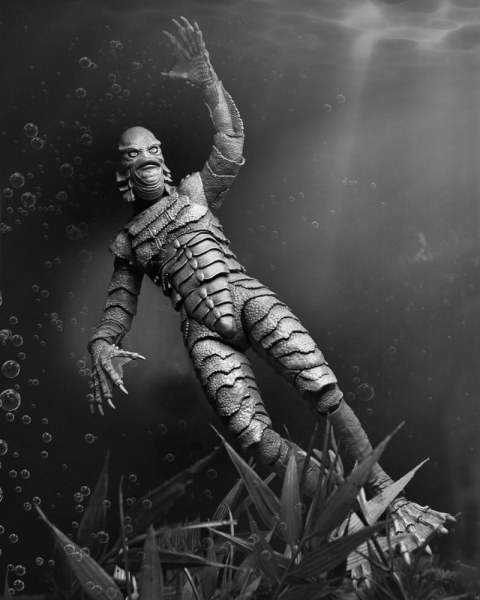 Universal Monsters Figure Ultimate Creature from the Black Lagoon (B&W) 18 cm