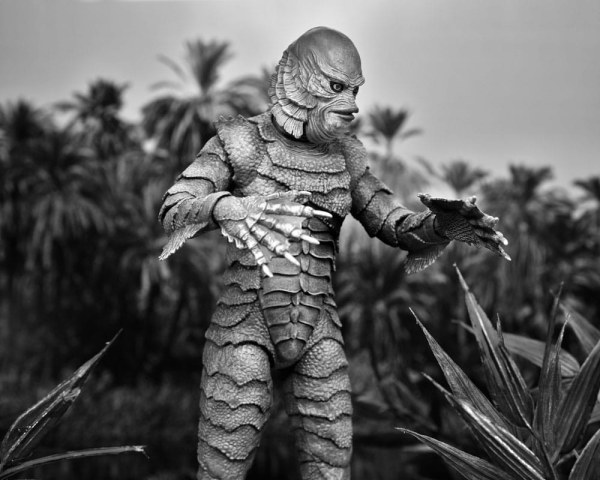 Universal Monsters Figure Ultimate Creature from the Black Lagoon (B&W) 18 cm