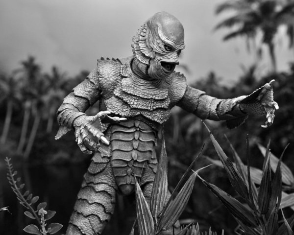 Universal Monsters Figure Ultimate Creature from the Black Lagoon (B&W) 18 cm