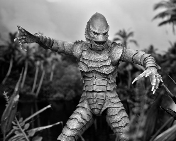 Universal Monsters Figure Ultimate Creature from the Black Lagoon (B&W) 18 cm