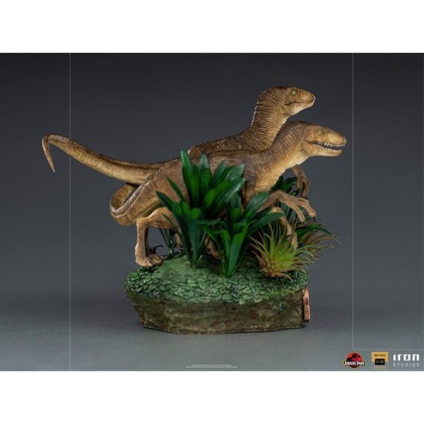 TWO VELOCIRAPTORS ART SCALE DELUXE - JURASSIC PARK