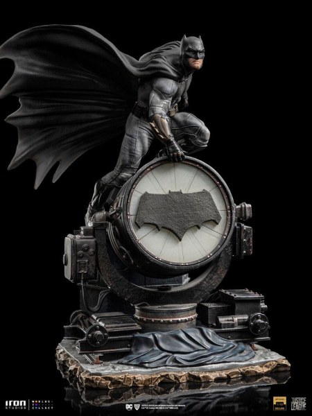 Batman on Batsignal Art Scale Deluxe - Justice League