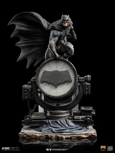 Batman on Batsignal Art Scale Deluxe - Justice League