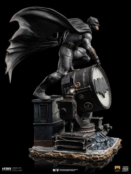 Batman on Batsignal Art Scale Deluxe - Justice League