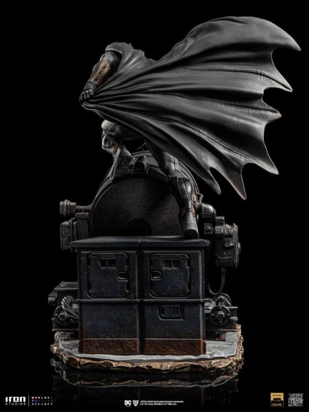 Batman on Batsignal Art Scale Deluxe - Justice League
