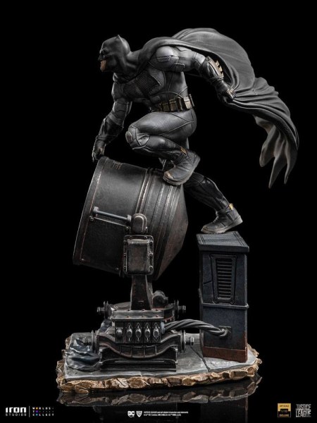 Batman on Batsignal Art Scale Deluxe - Justice League