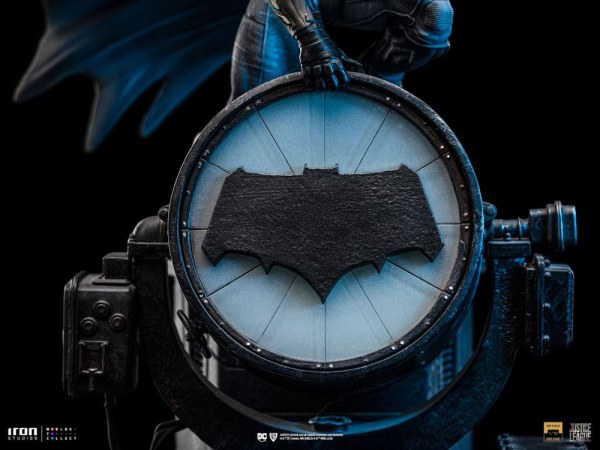 Batman on Batsignal Art Scale Deluxe - Justice League
