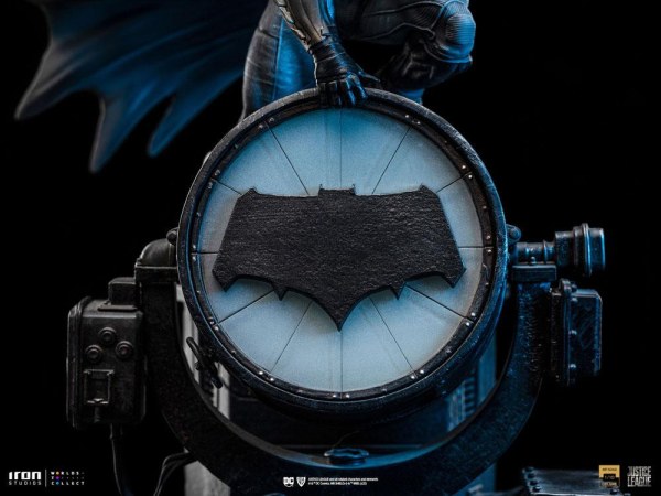 Batman on Batsignal Art Scale Deluxe - Justice League