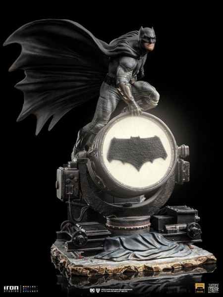 Batman on Batsignal Art Scale Deluxe - Justice League