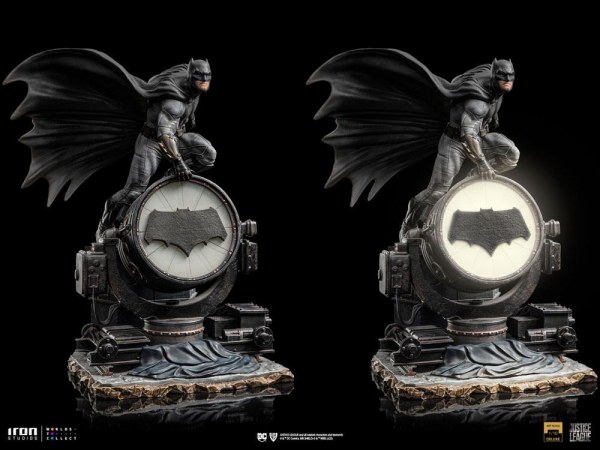 Batman on Batsignal Art Scale Deluxe - Justice League