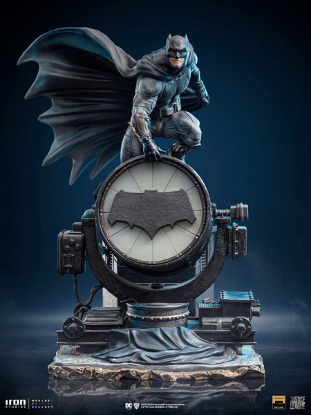 Batman on Batsignal Art Scale Deluxe - Justice League