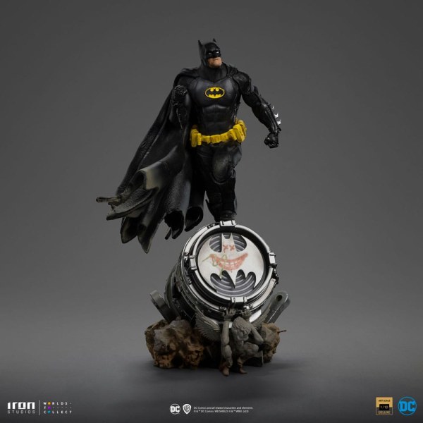 BATMAN BLACK VERSION ART SCALE DELUXE - DC COMICS