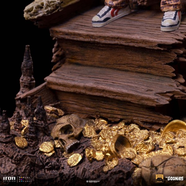 Sloth and Chunk Deluxe Art Scale - The Goonies