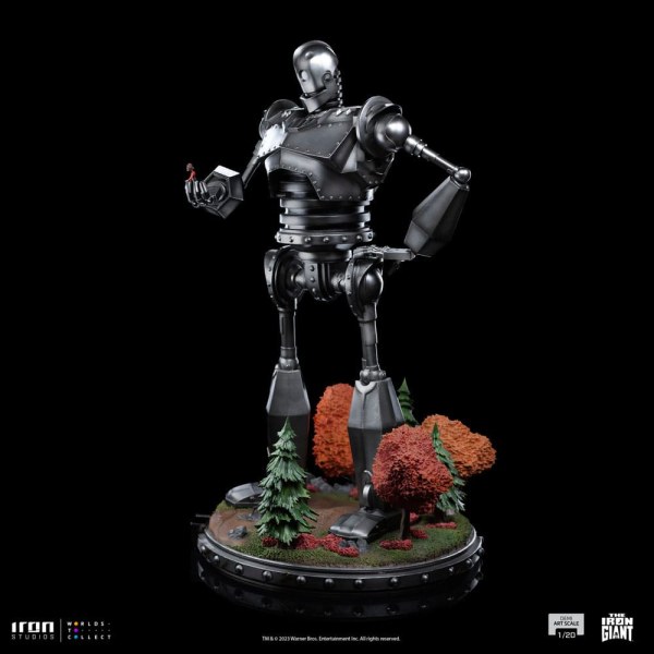 Iron Giant & Hogarth Hughes Demi Art Scale - The Iron Giant