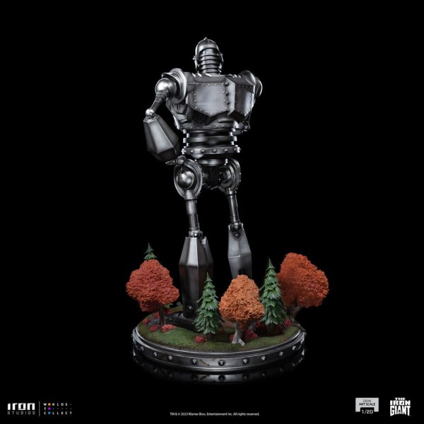 Iron Giant & Hogarth Hughes Demi Art Scale - The Iron Giant