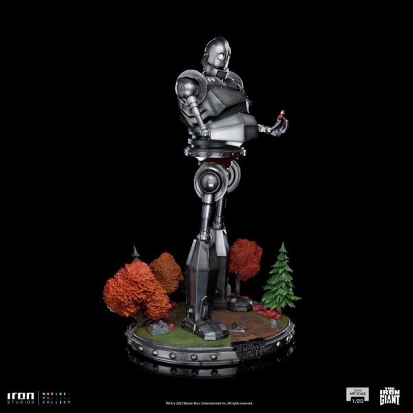 Iron Giant & Hogarth Hughes Demi Art Scale - The Iron Giant
