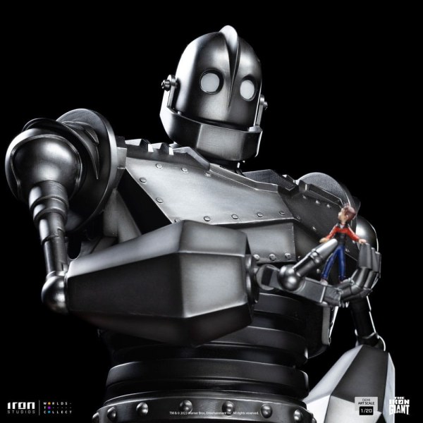 Iron Giant & Hogarth Hughes Demi Art Scale - The Iron Giant