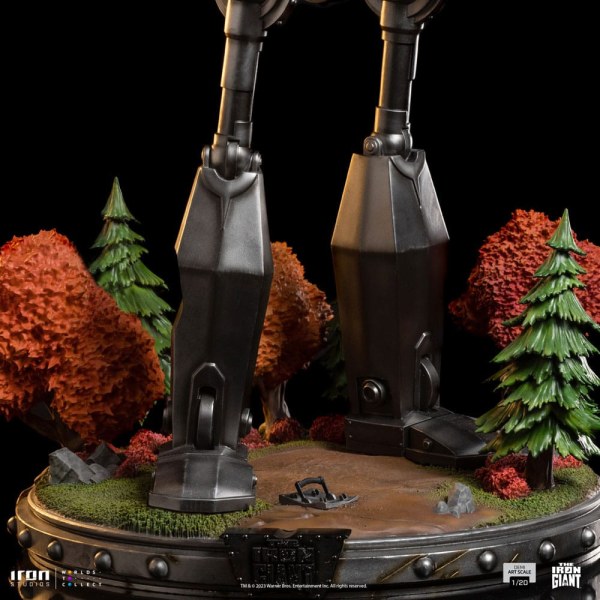Iron Giant & Hogarth Hughes Demi Art Scale - The Iron Giant