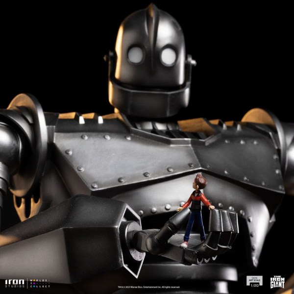 Iron Giant & Hogarth Hughes Demi Art Scale - The Iron Giant