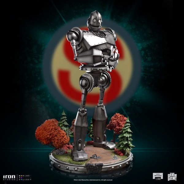 Iron Giant & Hogarth Hughes Demi Art Scale - The Iron Giant