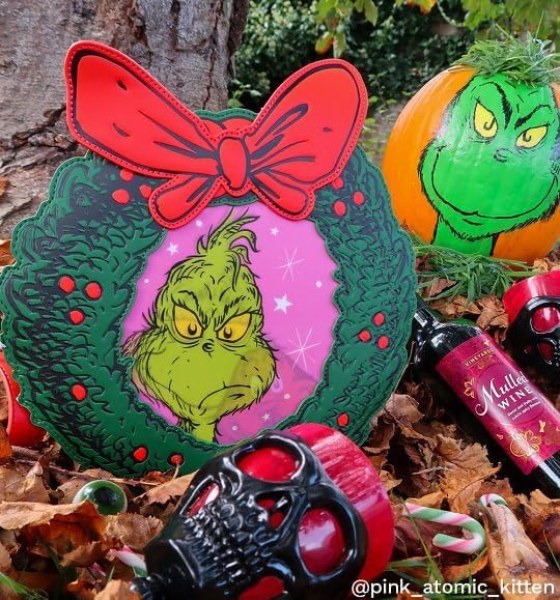 DR SEUSS GRINCH christmas wreath figural crossbody - DISNEY LOUNGEFLY