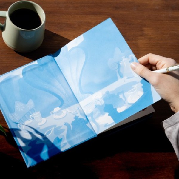 PREMIUM A5 NOTEBOOK SET WITH PEN - DISNEY ALICE IN WONDERLAND