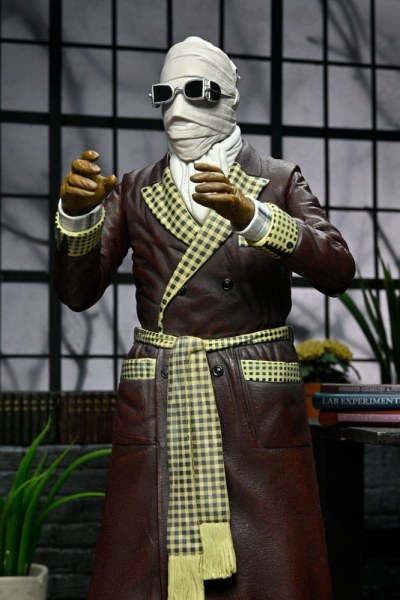 Universal Monsters Ultimate Invisible Man figurine (Kemp House) (Color) 18 cm