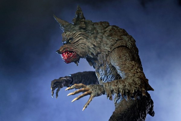 Howls Ultimate Werewolf 23cm Figure