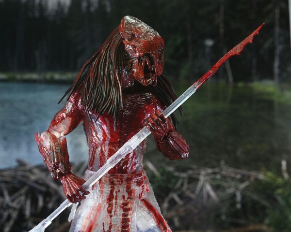 Prey Ultimate Feral Bear Blood Predator figurine 18 cm