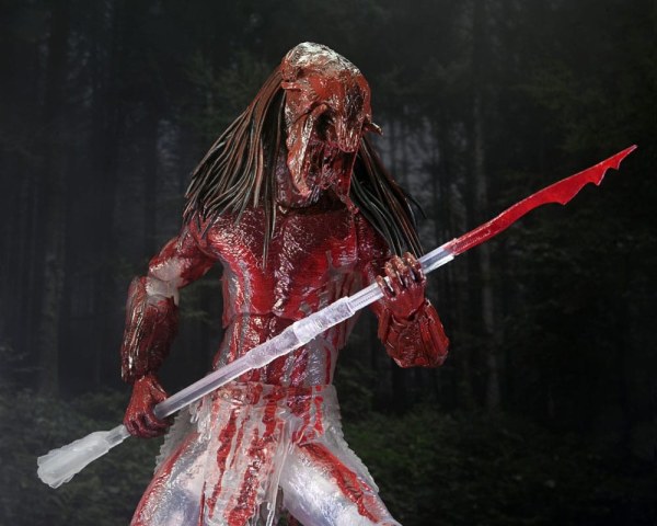 Prey Ultimate Feral Bear Blood Predator figurine 18 cm
