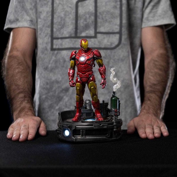 Marvel Statuette 1/10 Deluxe Art Scale Iron Man Unleashed 23 cm - Damaged packaging