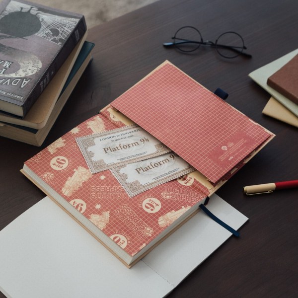 PLATFORM 9 3/4 PREMIUM A5 NOTEBOOK WITH PEN - HARRY POTTER