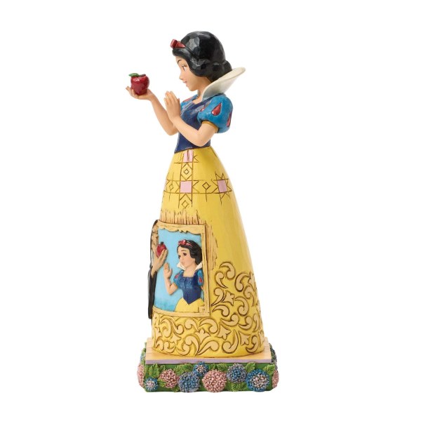 SNOW WHITE WITH APPLE - DRESS SCENE - DISNEY TRADITIONS