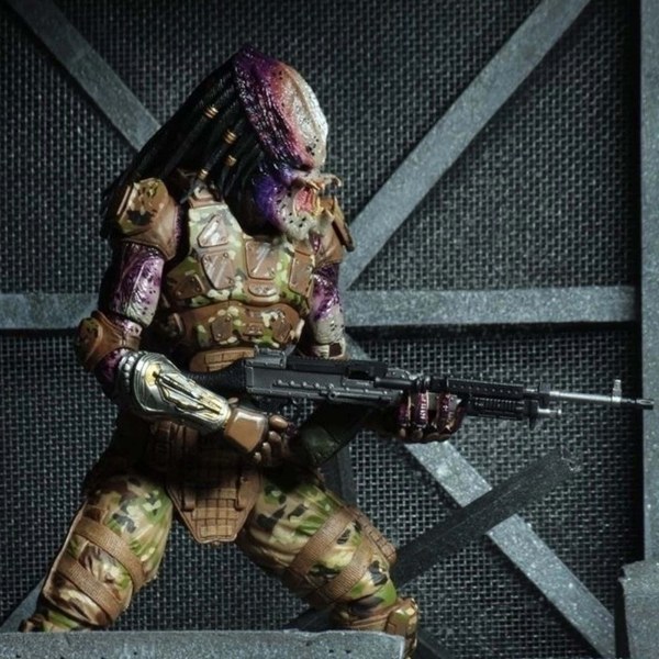 PREDATOR (2018) - 7" SCALE ACTION FIGURE - ULTIMATE EMISSARY 1