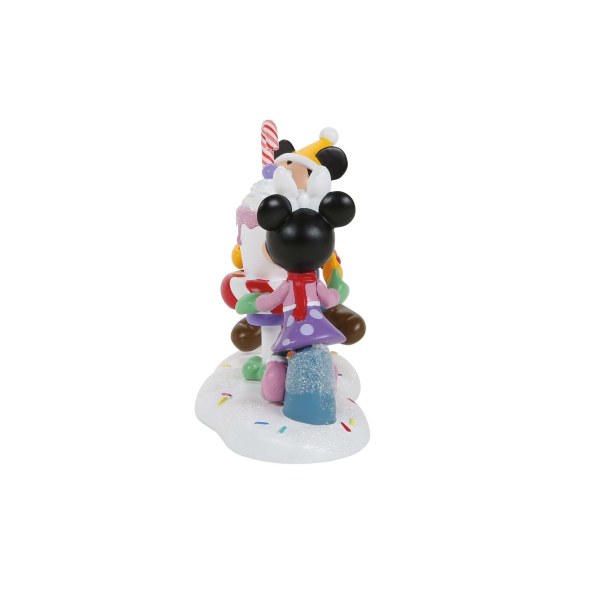 MICKEY AND MINNIE SHARE A COCOA - DISNEY VILLAGE