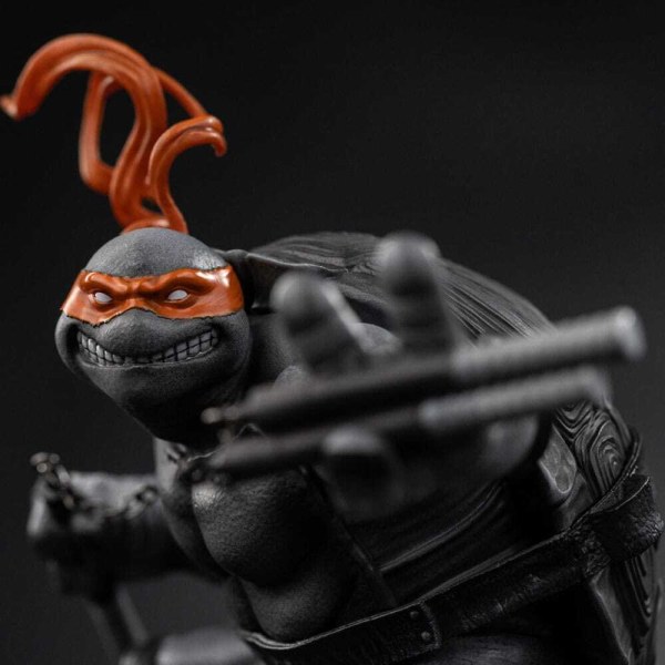 Ninja Turtles statuette 1/10 Art Scale Michelangelo Black and White Variant 26 cm