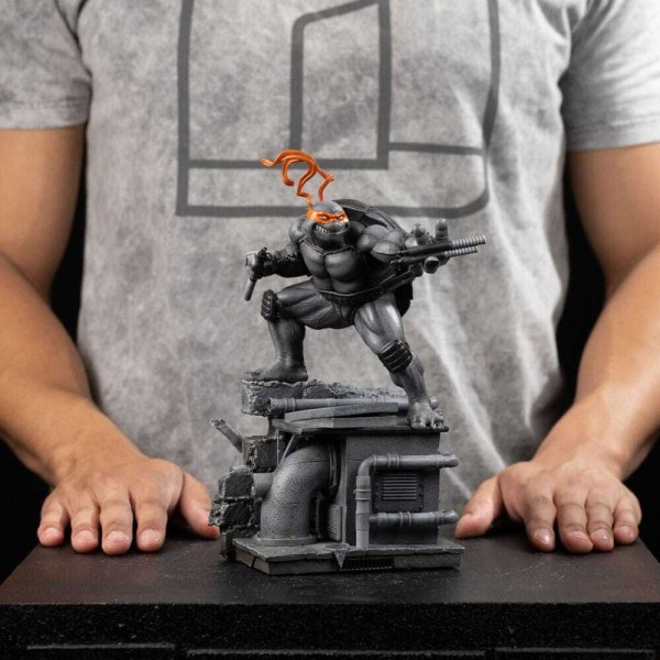 Ninja Turtles statuette 1/10 Art Scale Michelangelo Black and White Variant 26 cm