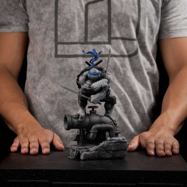 Ninja Turtles statuette 1/10 Art Scale Leonardo Black and White Variant 26 cm