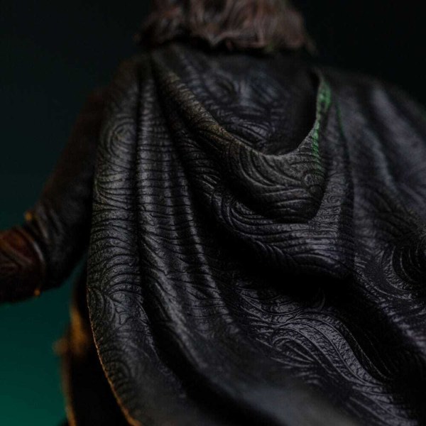 The Lord of the Rings 1/10 Art Scale Aragorn Unleashed statue, 31 cm