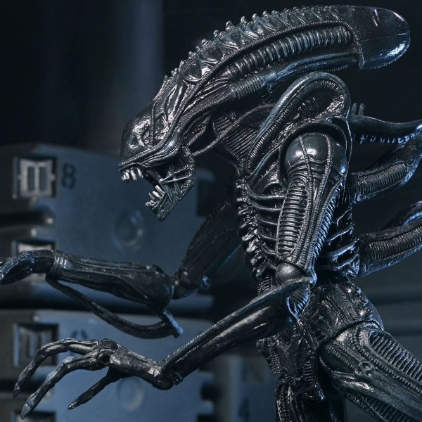 ALIENS - 7" SCALE ACTION FIGURE - 40TH ANNIVERSARY ULTIMATE WARRIOR XENOMORPH (BLACK)