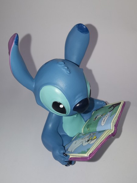 MINI STITCH WITH BOOK - DISNEY SHOWCASE
