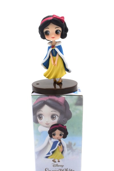 MINI SNOW WHITE WITH COAT - DISNEY Q POSKET