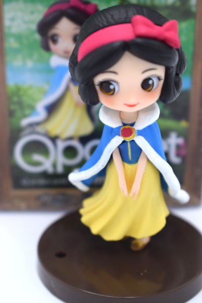 MINI SNOW WHITE WITH COAT - DISNEY Q POSKET